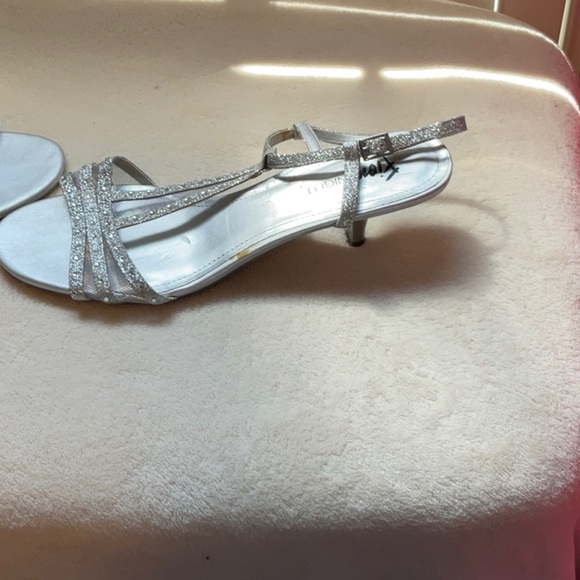 FIONI Clothing Silver Strappy Heels - Picture 5 of 8